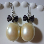 リボンとでっかいパールのピアス