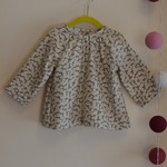Baby 80-90　スモックシャツ　やさしいお花柄