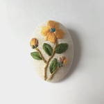 黄色い花 刺繍ブローチ