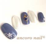 【New】雪の結晶とブローチのネイルチップ･ブルー