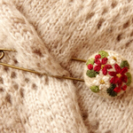 花の刺繍 ストール留めカブトピン