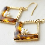 べっ甲スクエア＆デザインパールピアス／イヤリング