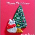 猫とクリスマスツリーのブローチ～白猫Ver.～