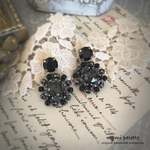 マーガレット　ブラックビジューピアス
