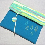 しずく刺繍のタブレットケース