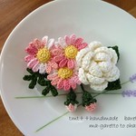 ピンクマーガレットと白いお花のバレッタ（小）