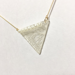 冬のスノーパール三角ネックレス