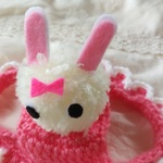 ☆ネコちゃんのぼうし☆白いうさぎさんポンポン☆濃いピンクWO21☆耳穴つき☆ホワイトフリル☆帽子☆ねこ☆ウサギ☆兎☆