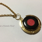 （受注製作）オリジナル文字入れアナログレコードのバッグハンガー、チェーン付き ＊色選べます