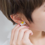 half marguerute ピアス/イヤリング