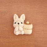 パンケーキとくっついたフレンチブルドッグさんのブローチ