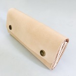 ヌメ革のシンプル長財布