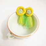 お花刺繍のピアス　　キイロ