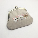  akari-bigcat様オーダー品☆猫の手刺繍のがま口ポーチ