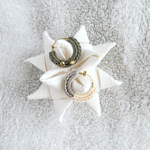knitEAR-RING snowflake【lightgray.white】 アシンメトリーのイヤリング 