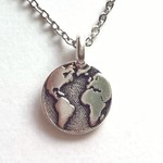【地球(世界地図）シルバー　の　ネックレス】 