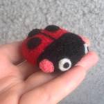 三つ星てんとう虫マグネット(赤)