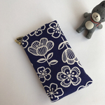 北欧風フラワー(ネイビー)　＊Ｌ型がま口カードケース＊