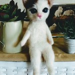 羊毛フェルト　おすわり三毛猫