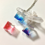 流体キューブネックレス