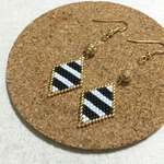 大人カジュアルボーダーピアス