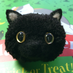 猫ぽんぽんブローチ