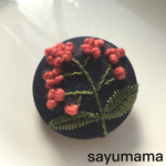 ☆刺繍☆くるみボタンのブローチ