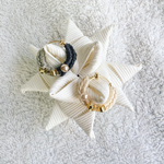 再販knitEAR-RING snowflake【gray.white】 アシンメトリーのイヤリング 