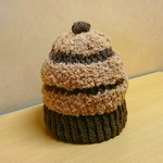 カプチーノカラーのモコモコしましまニット帽   