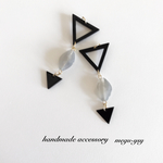 black triangle×grayピアス
