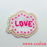 ビーズ刺繍のふきだしブローチ(love)