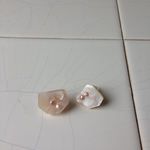the Shell with biwapearl ワンポイントピアス