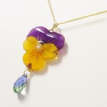 nao様ご予約品　ビオラ押し花ネックレス（オレンジ×濃い紫）　