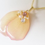 バラの押し花ナチュラルカラー　ネックレス