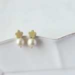 outlet*マリーフラワーコットンパールのプチピアス