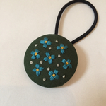 送料無料●刺繍のくるみぼたん。ヘアゴム。