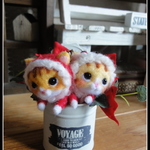 ＊Ｘｍａｓ　２匹のサンタねこちゃん inバケツ　置物＊