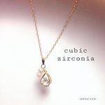 cubic zirconia  大きな一粒の雫と淡水パールのネックレス