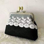 アンティークレース&黒リネンがま口角10
