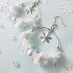 優しい白*ふわふわ雪の結晶フープピアス（シルバー）