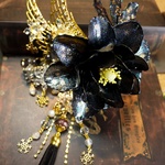 闇に捧げる聖夜の華／クリスマスローズモチーフヘアクリップ