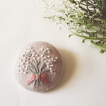 【再販】かすみ草の花束  刺繍ブローチ