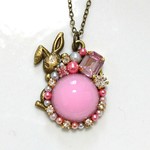 薄ピンク  ぴょっこりうさぎ アンティークネックレス たまご 金古美 レジン パール ビジュー 送料無料 
