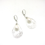 デザインフープの雫コットンパールピアス/イヤリング