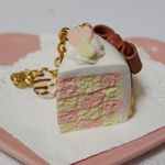 【イエロー×ピンク・チョコリボン】ほんのりストロベリー風味♡市松ケーキ／バッグチャーム