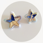 アシンメトリー星の刺繍ピアス