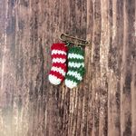 クリスマスおさんぽ靴下のブローチ（しましま）