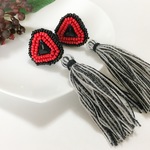 ▽▲▷サンカクビーズ刺繍タッセルイヤリング（ブラック&レッド）