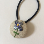 送料無料●刺繍のくるみぼたん。ヘアゴム。27ミリ