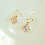 ジルコニア　ゆらゆらピアス
